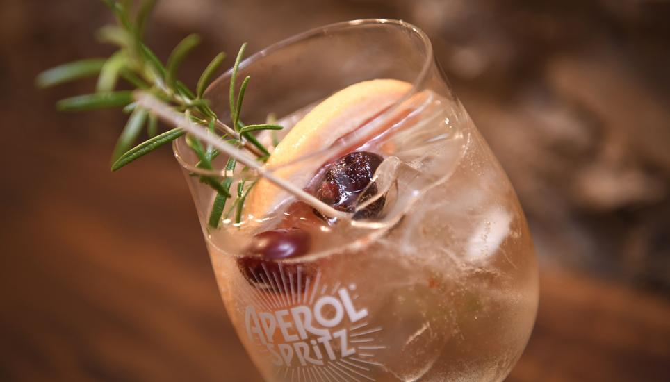 Ihr Gin mit geräuchertem Rosmarin.