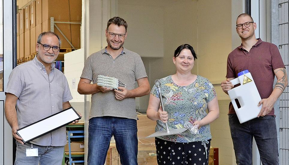 Das AVOR-Team der Stiftung altra schaffhausen ist nach aussen wie innen ein wichtiger, zuverlässiger Ansprechpartner – für die Kunden aus der Industrie ebenso wie für die altra-Mitarbeitenden. Von links: Giacomo Torsello, Marcel Bernhard, Sandra Werner und Florian Güntert. Bild Rolf Fehlmann