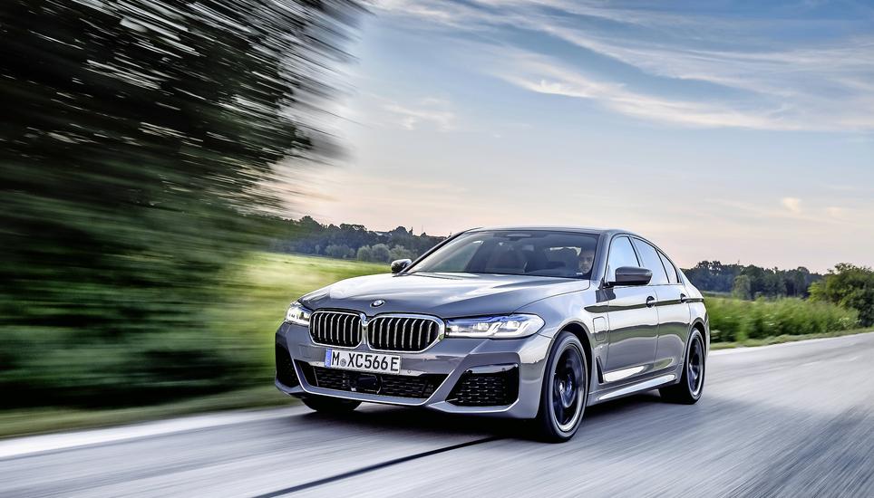 Der BMW 545e xDrive hat als Plug-in-Variante richtig Power. Leider gibt es das Modell nicht als Kombi. Bild: PD