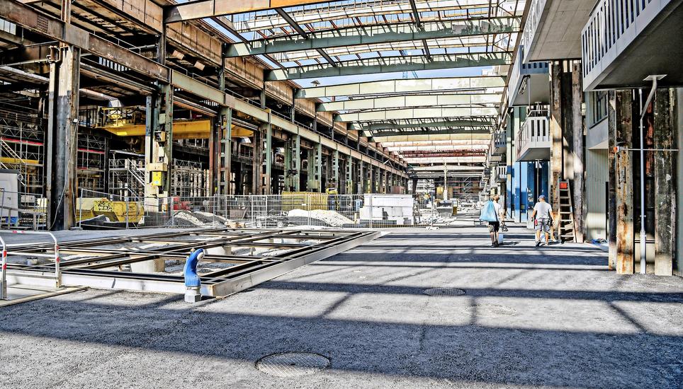 Wo im Sommer 2022 eine Kindertagesstätte eröffnet werden soll, ist heute noch eine Baustelle beim neuen Stadtquartier Stahlgiesserei. Bild: Evelyn Kutschera