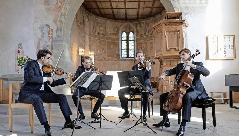 Das Modigliani-Quartett mit (v. l.) Amaury Coeytaux, Loïc Rio, Laurent Marfaing und François Kieffer bei seinem Konzert in der Kirche Burg. Bild: zVg/Meisterkonzerte/Peter Pfister