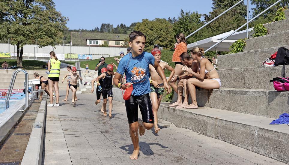 Am Sonntag nehmen über 300 Kinder am Triathlon in der KSS statt. Bild: SN-Archiv / Jonas Schlagenhauf