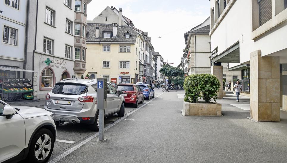 Zwölf Parkplätze an der unteren Vorstadt und die umliegenden Strassenabschnitte sollen am Park(ing) Day temporär umgenutzt werden. Bild: Melanie Duchene