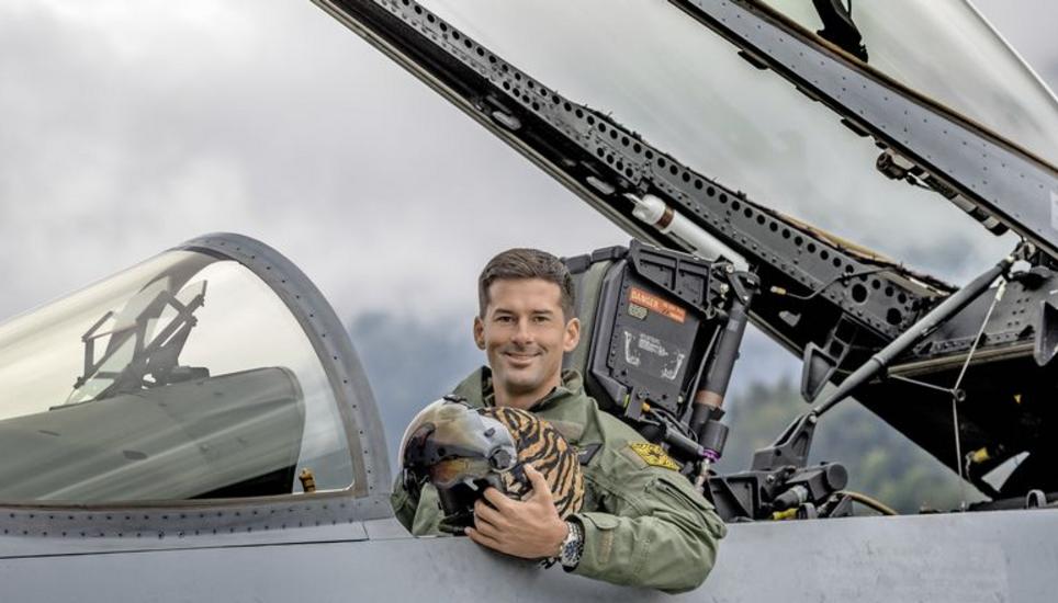 Der Schaffhauser Kampfjetpilot Andreas Menk in einer F/A-18, dem Flugzeugtyp, der seit 1996 im Einsatz steht und 2030 ersetzt werden soll. Bild: zVg