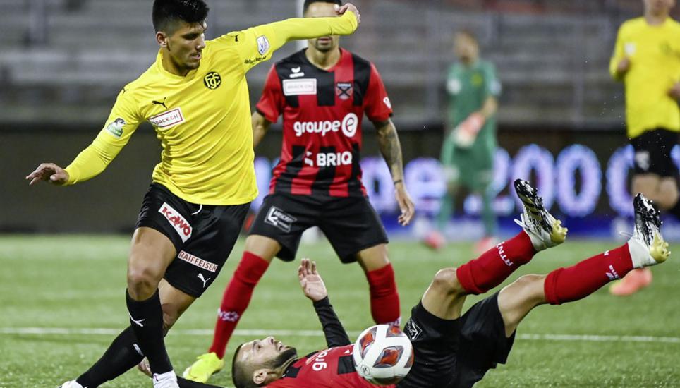 Der zweifache Torschütze für den FSC, Rodrigo Pollero (l.), setzt sich hier gegen Igor Djuric durch. Bild: Key