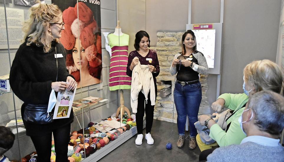 Projektleiterin Bettina Bussinger gemeinsam mit Zoleika Mohammadi und Sherin Abdulhannan (v.l.). Bild: Jurga Wüger