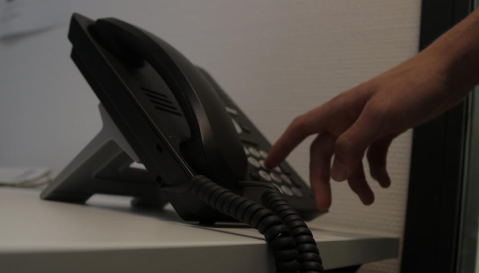 Wer von einem Telefonbetrüger angerufen wird, sollte die Polizei umgehend darüber informieren, rät die Schaffhauser Polizei. Bild: bic