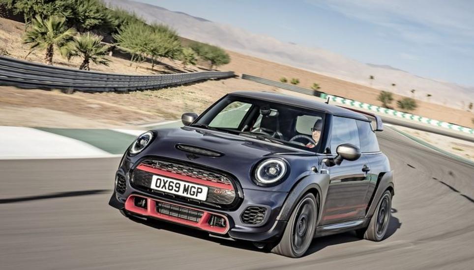 Getrimmt auf den Einsatz auf der Rennstrecke: Der Mini JCW GP hat nur zwei Sitze, ist tiefergelegt und leistet 306 PS. Bild: PD