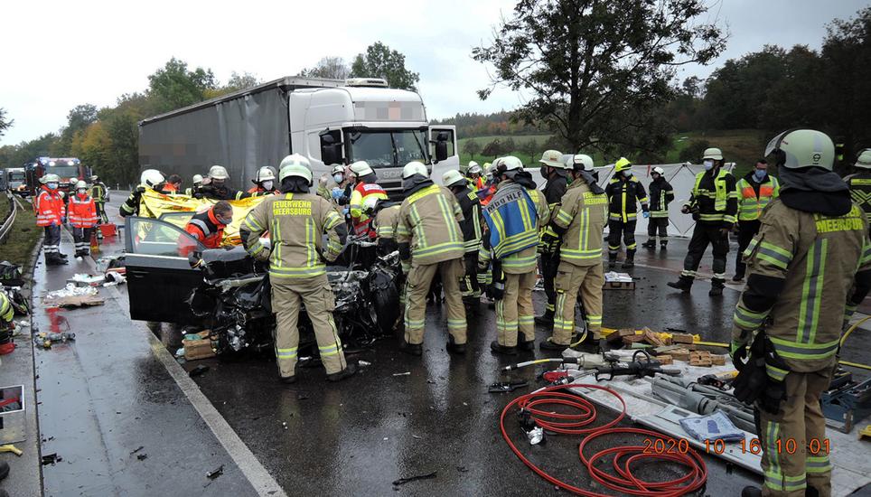 Drei Menschen wurden bei dem Unfall getötet. Bild: Polizei Friedrichshafen