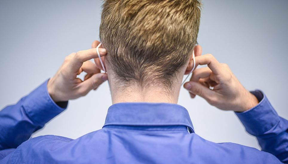 Um Ansteckungen zu vermeiden, ist das Tragen von Masken essenziell. Bild: Melanie Duchene
