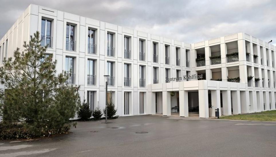 Im Alters- und Pflegeheim Kohlfirst in Feuerthalen wurden diese Woche drei Bewohner und zwei Mitarbeiter positiv auf Corona getestet. Bild: Alexander Joho