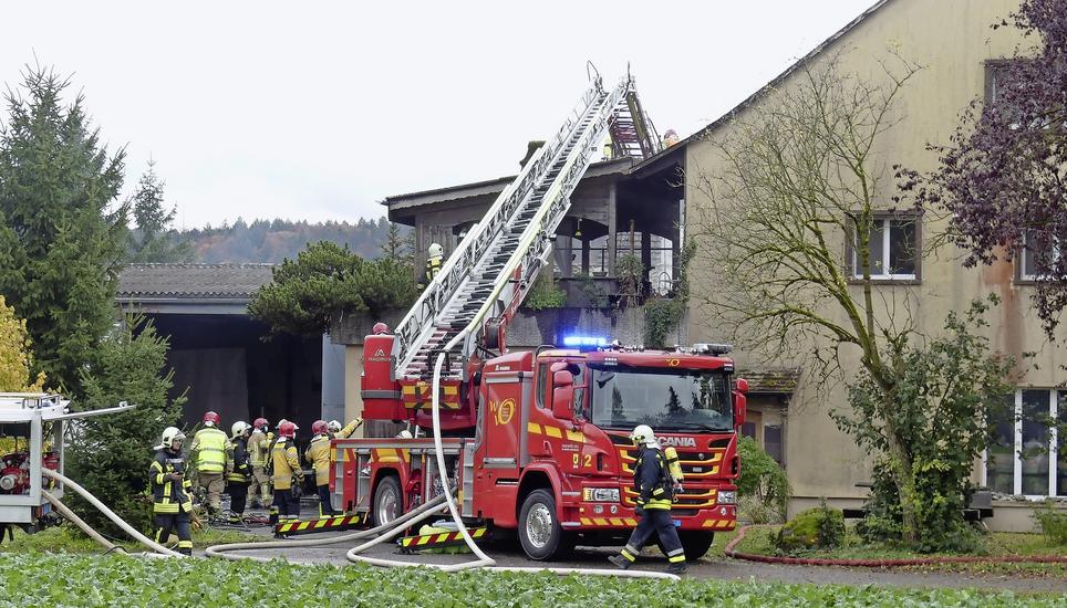 Der Brand konnte rasch unter Kontrolle gebracht werden. Bild: Theo Kübler