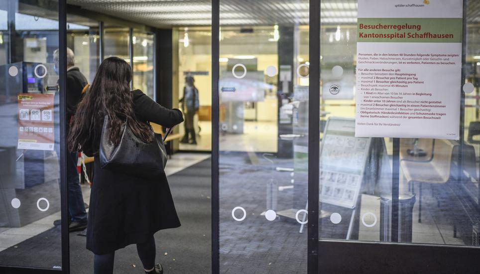 Die Lage auf der Intensivstation im Kantonsspital ist angespannt: Bereits mussten Patienten, sie auf eine Intensivpflege angewiesen sind, in andere Spitäler verlegt werden. Archivbild: Melanie Duchene