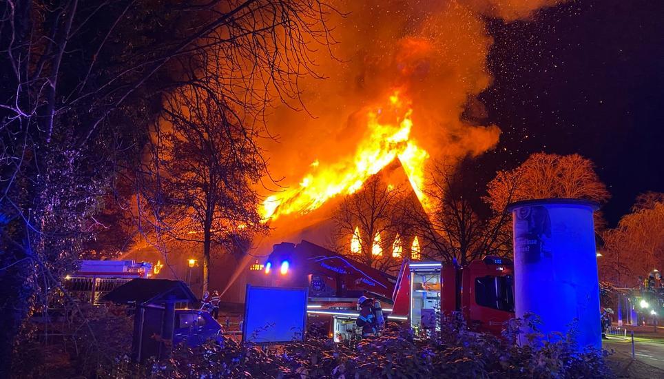 Im November 2020 brannte die Scheffelhalle in Singen ab. Bild: zVg/Freiwillige Feuerwehr Singen