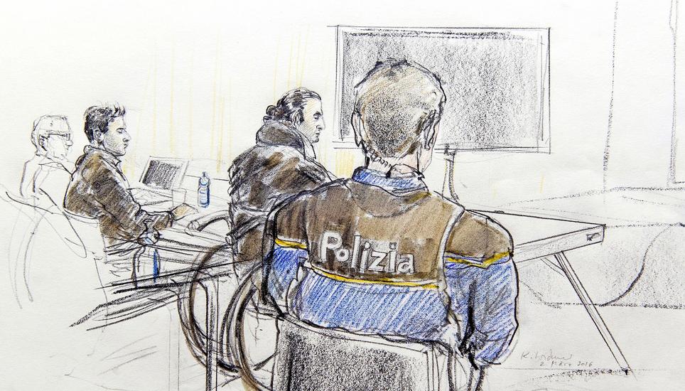 Wesam A. und Osamah M. (im Rollstuhl) während ihres Prozesses vor dem Bundesstrafgericht in Bellinzona (2016). Gerichtszeichnung: Karin Widmer/Key