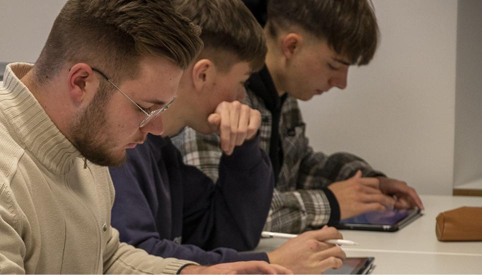 Digitale Lernmedien bereiten die Schüler auf die moderne Arbeitswelt vor.