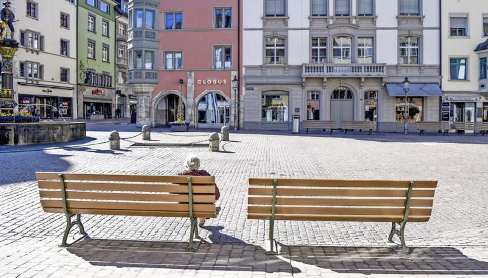 Geschlossene Geschäfte, leere Plätze: Dieses Bild vom ersten Lockdown im März in der Schaffhauser Innenstadt dürfte ab nächster Woche schon wieder Realität werden. Archivbild: Melanie Duchene