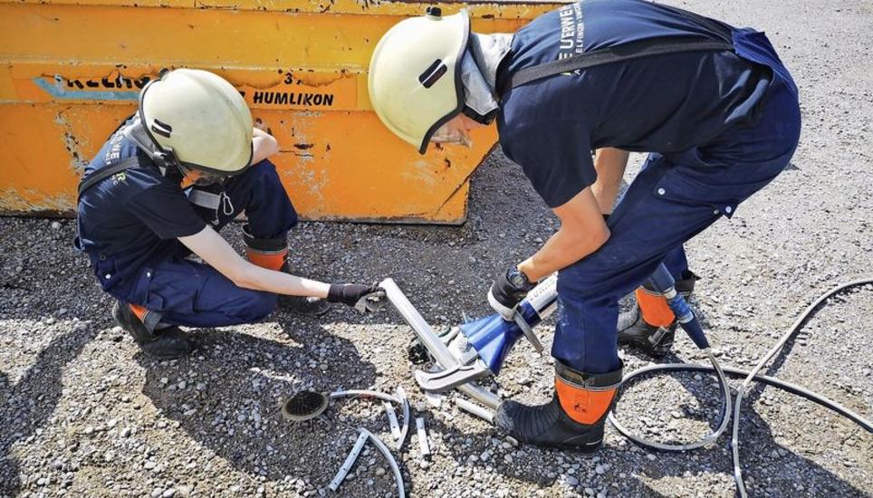 Die Jugendfeuerwehr im Einsatz – als Teil des Ausbildungsprogramms. Bild: zvg