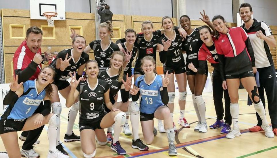 So herzhaft wie am letzten Sonntag nach dem 3:1-Sieg im jurassischen Les Breuleux möchten die Kantispielerinnen an diesem Wochenende gleich zweimal jubeln: Heute in Genf und morgen im Rückspiel gegen Franches-Montagnes. Bild: Werner Schläpfer