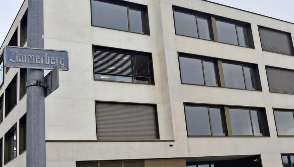 Die Schule Beringen hat ein Konzept für Medien und Informations- und Kommunikationstechnologie erarbeitet und rüstet Lehrer und Schüler mit digitalen Geräten aus. Bild: tgü