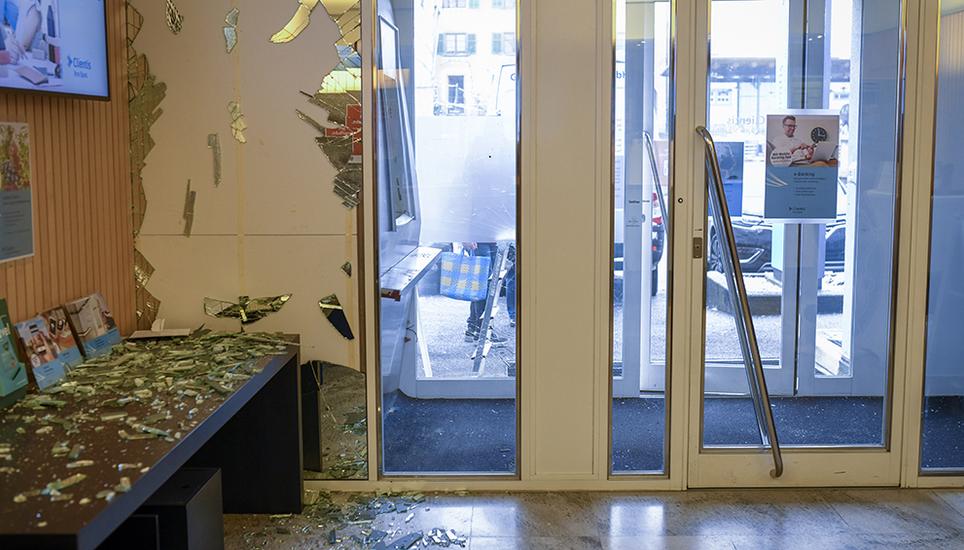 Bei der Sprengung wurde auch ein automatischer Alarm ausgelöst. Bild: Melanie Duchene