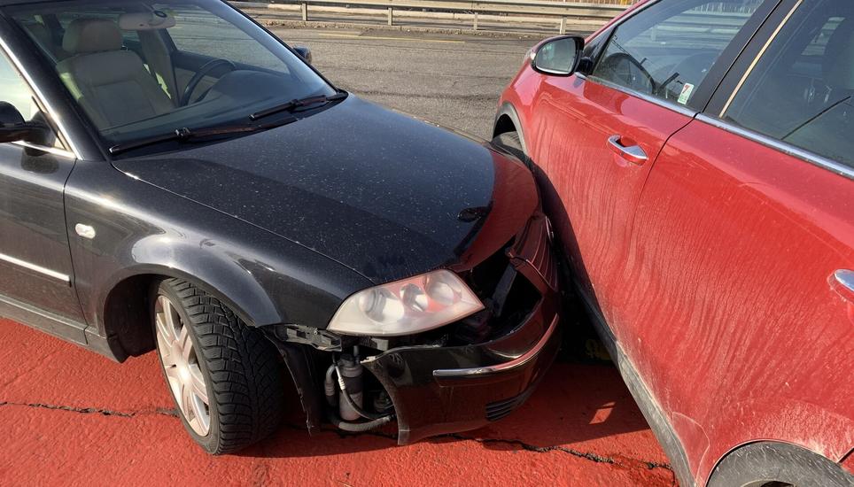 Bei dem Unfall kam es zu Blechschaden, aber keine Verletzten. Bild: SHPol