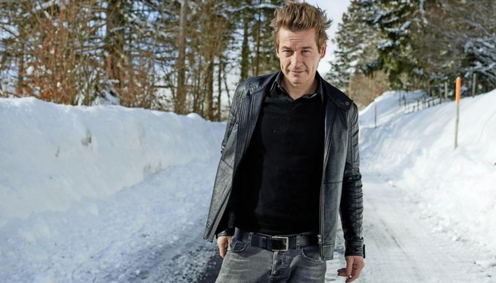 Arno Camenisch liebt den Schnee und geht gern zum Auftanken in die Berge. Bild: Janoch Abel/zVg