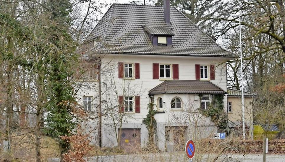 Das Ausflugslokal Waldheim soll renoviert werden. Die Arbeiten verzögern sich allerdings, weil der Fensterersatz neu ausgeschrieben werden muss. Bild: tgü