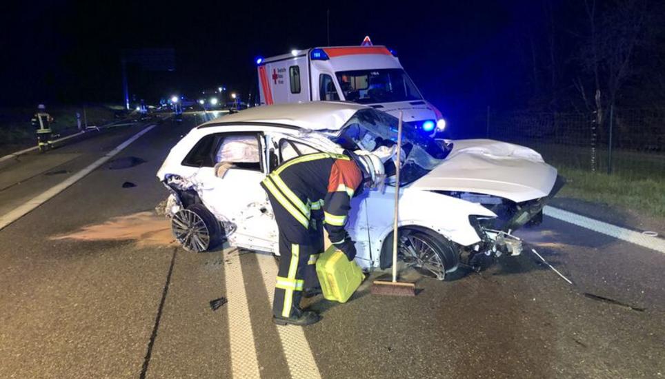 Erste Hinweise deuten darauf hin, dass der Fahrer alkoholisiert war. Bild: Freiwillige Feuerwehr Gottmadingen