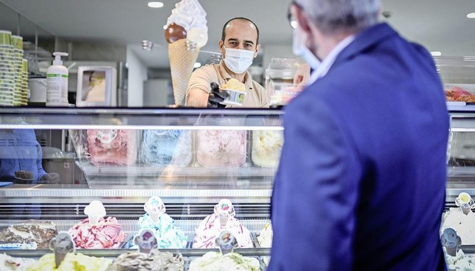 Produktion und Absatz in Einem: «Il Gelatino» im Löwengässchen. Bild: Melanie Duchene