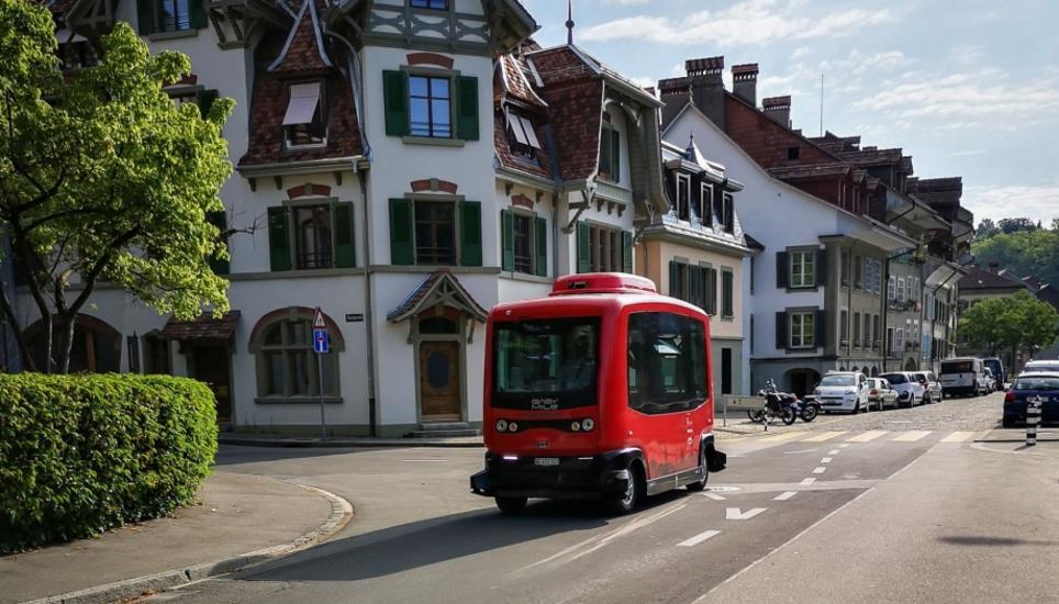 Das Betriebssystem des Neuhauser Unternehmens Trapeze sorgt nun dafür, dass die Busse in Bern auf Abruf der Fahrgäste fahren können. Bild: zVg/Bernmobil