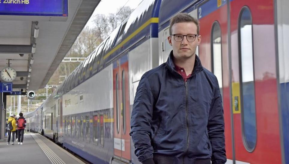 Fordert mit seiner Einzelinitiative eine Reaktion des Kantons- und Regierungsrats: Der Adliker Logistiker Linus Meier am Bahnhof Andelfingen. Bild: Alexander Joho