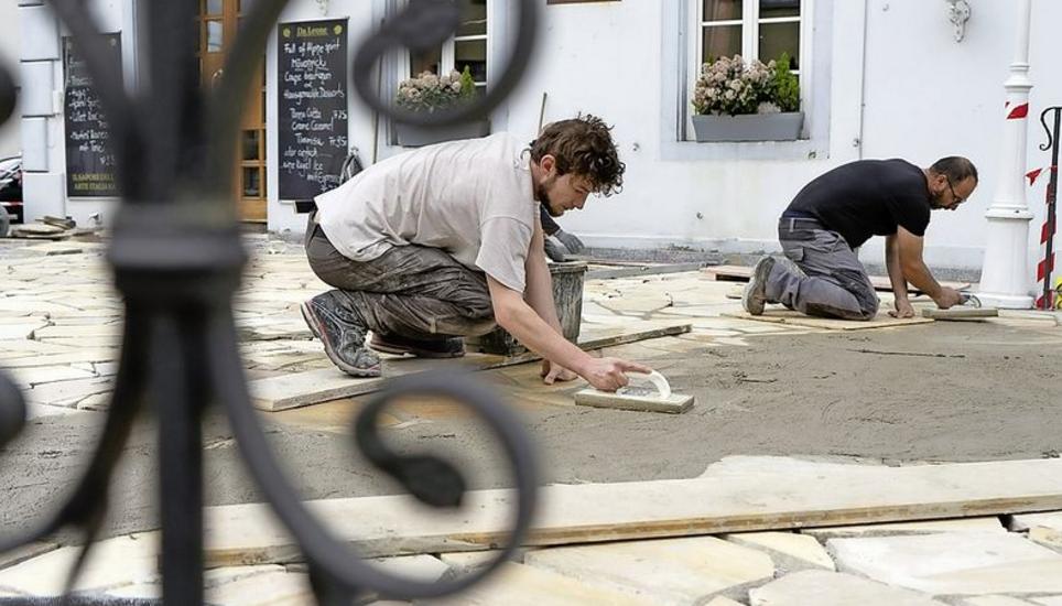 Endspurt: In Diessenhofen wird die Terrasse noch neu gepflastert.