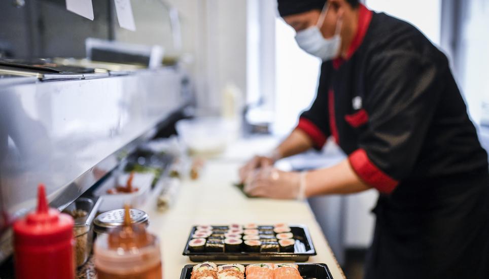 Im «Sugoi Sushi» laufen die Vorbereitungen für den Abend. Bilder: Melanie Duchene