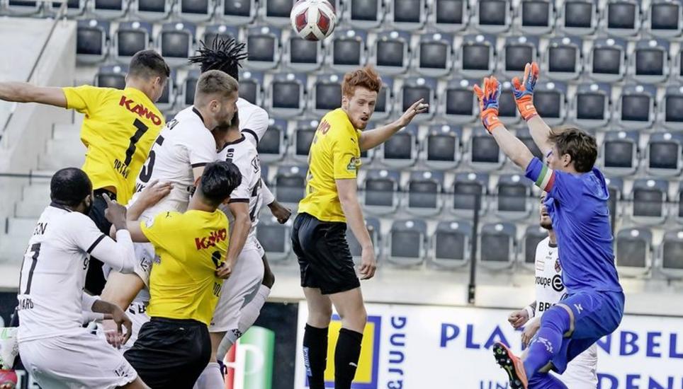 Der FCS hatte meist die Lufthoheit im Spiel, in dieser Szene kommt Stürmer Ivan Prtajin (Nummer 7) zum Kopfball. Bild: R. Albrecht