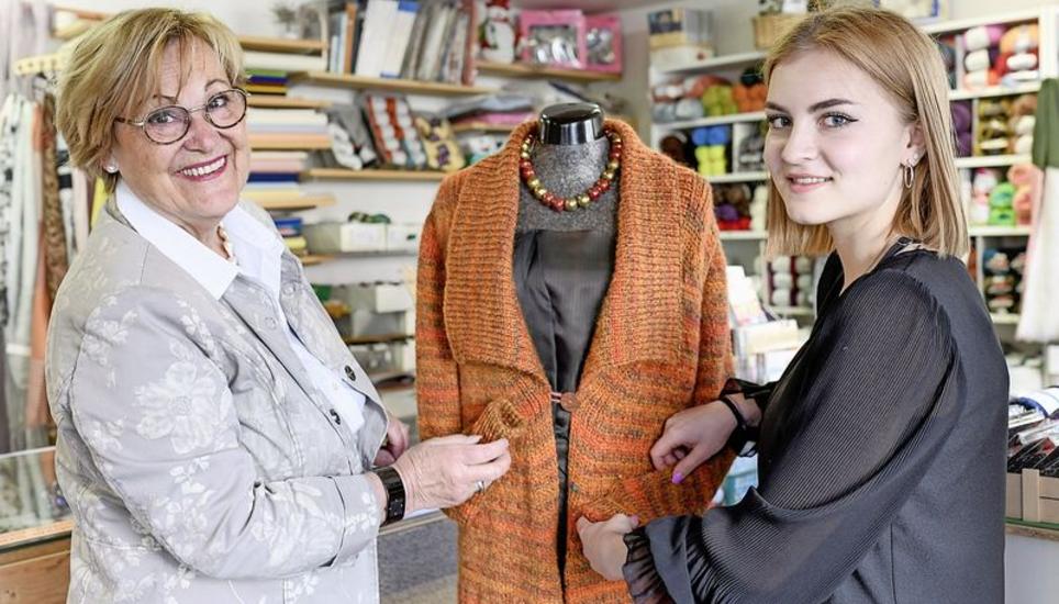 Jasmin Schüpbach (rechts) übernimmt bald das «i-Tüpfli» von Trudy Bührer. Bild: mdu