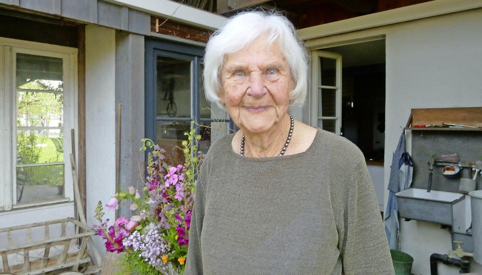 Das hohe Alter sieht man ihr nicht an: Hilde Guhl aus Hemishofen feierte am Dienstag ihren 100. Geburtstag. Bild: Ursula Junker