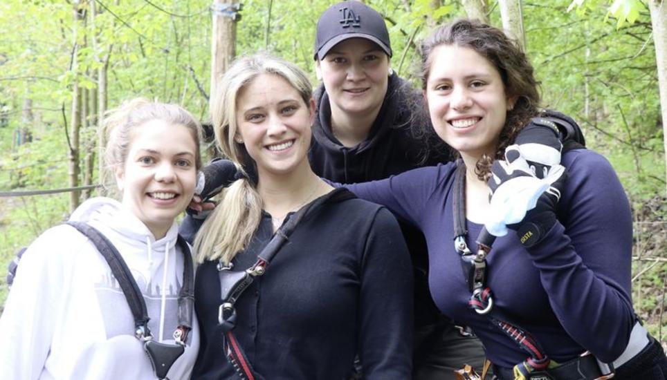 Laura Diggelmann, Nuriel Gehrig, Lara Fahrni, Mariline Attenhofer (v. l.) sind auf einem Wochenendausflug. Bild: Dominic Caviezel