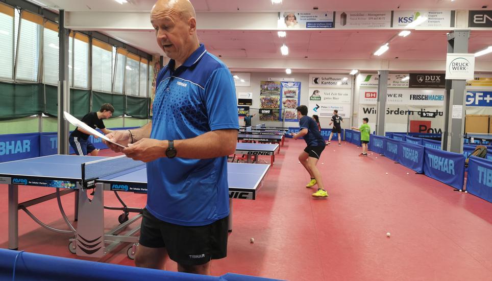 Cheftrainer Pavel Rehorek vom Tischtennisclub Neuhausen. Bild: Radio Munot
