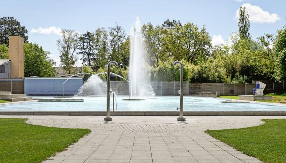 Seit Auffahrt hat die KSS in Schaffhausen wieder ihre Tore geöffnet. Bis das Bad richtig voll ist, müssen die Temperaturen aber wohl noch etwas steigen. Bild: Melanie Duchene