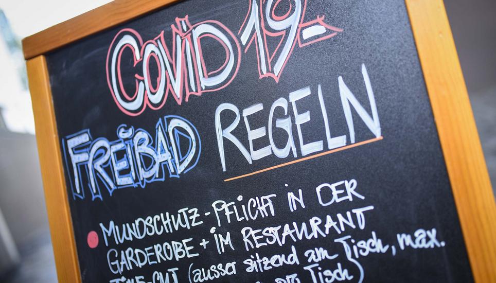 Die Corona-Regeln sind gut sichtbar. Bild: Melanie Duchene