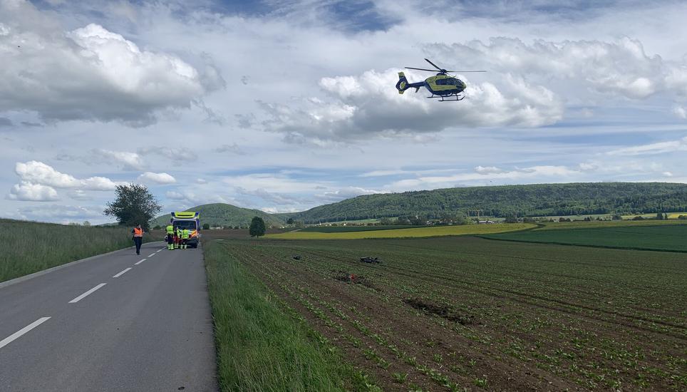 Mit einem Rettungshubschrauber wurde der Verletzte ins Spital gebracht. Bild: SHPol