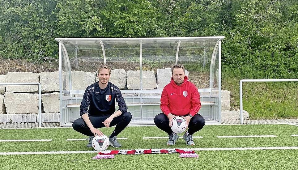 Das Trainerduo des FC Büsingen: Marco Kern (li) und Julian Strunk. Bild: pd