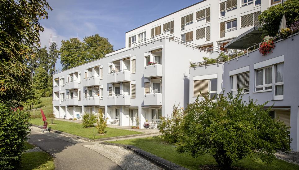 Das Areal, auf dem derzeit das Altersheim Schindlergut steht, soll nicht verkauft oder überbaut werden, schreibt der Neuhauser Gemeinderat. Bild: Roberta Fele