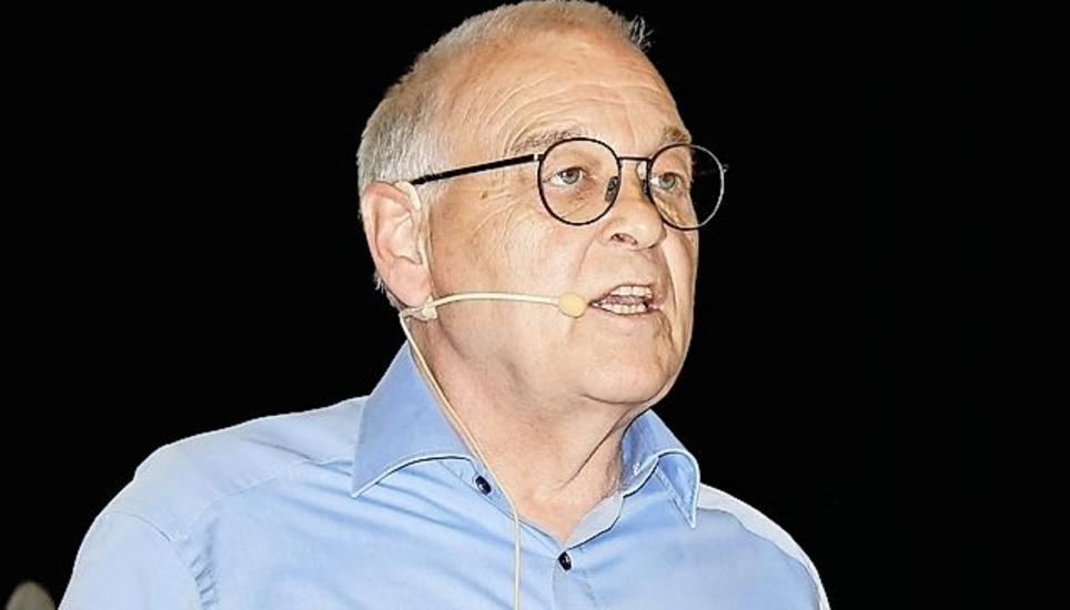 Schulpräsident Hans Rudolf Stör leitete die Gemeindeversammlung. Bild: D. Ritter