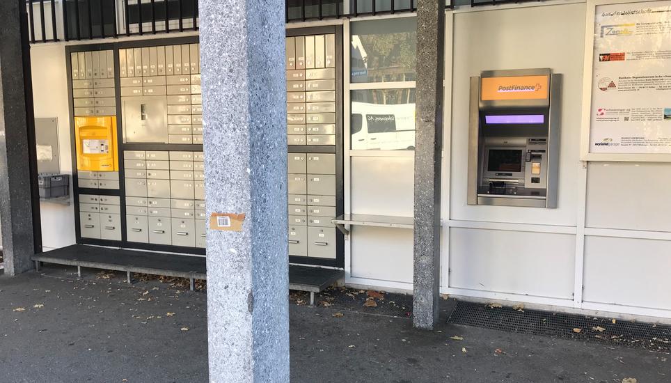 er. Ab dem nächsten Jahr können die Kunden ihre Postgeschäfte in der Papeterie Kurt Schwaninger AG in Hallau erledigen. Bild: Radio Munot
