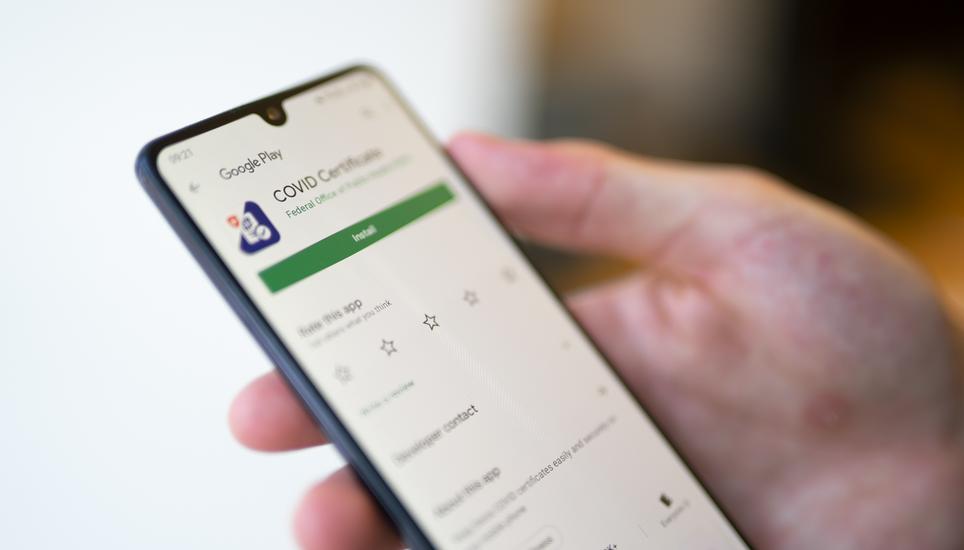 Die App kann bereits heruntergeladen werden. Nun hat das kantonale Gesundheitsamt eine Hotline eingerichtet, die im Verlauf der kommenden Woche aktiviert wird. Bild: Loris Vetter