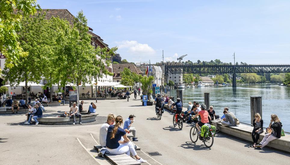 Endlich Sommer! Schon am Donnerstag ist das Wetter sonnig und mild. Aufs Wochenende hin soll es über 25 Grad warm werden. Bild: Melanie Duchene