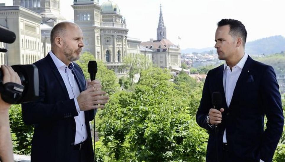 Thomas Hurter (SVP, links) und Damian Müller (FDP) verstehen sich zwar gut und liegen politisch in der Regel nicht weit auseinander: Beim CO2-Gesetz waren sie gestern Gegner beim SRF. Bild: Dario Muffler