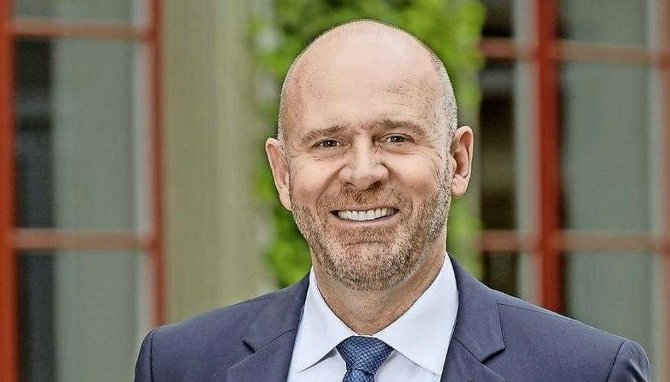 Thomas Hurter ist SVP-Nationalrat des Kantons Schaffhausen. Der Sicherheitspolitiker ist ehemaliger Kampfjetpilot und fliegt heute noch als Linienpilot für die Swiss.